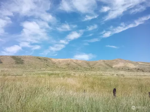 901 Pine Creek Rd, Tonasket, WA 98855