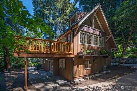 17239 Greenwood Pl N, Shoreline, WA 98133