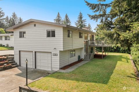 2009 NE 28th St, Renton, WA 98056
