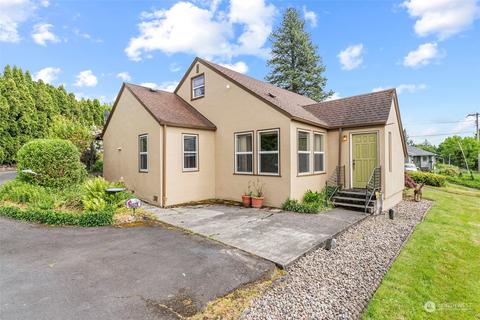2916 Columbia Heights Rd, Longview, WA 98632