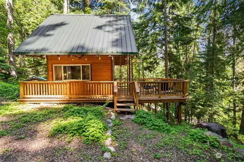 15869 Cedar Brae Rd, Leavenworth, WA 98826