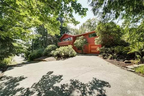 10058 35th Ave NE, Seattle, WA 98125