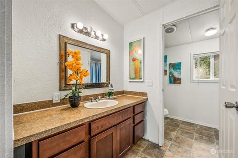 965 Tipsoo Loop N, Rainier, WA 98576 photo 14