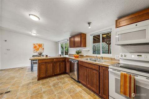 965 Tipsoo Loop N, Rainier, WA 98576 photo 9