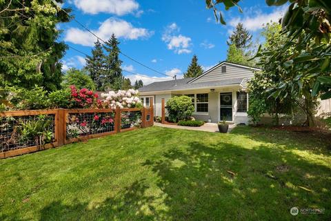 2016 NE 137th St, Seattle, WA 98125