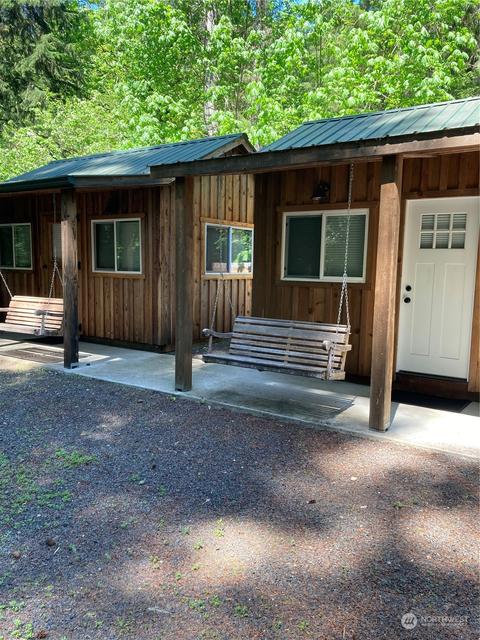 660 N Dow Creek Dr, Hoodsport, WA 98548