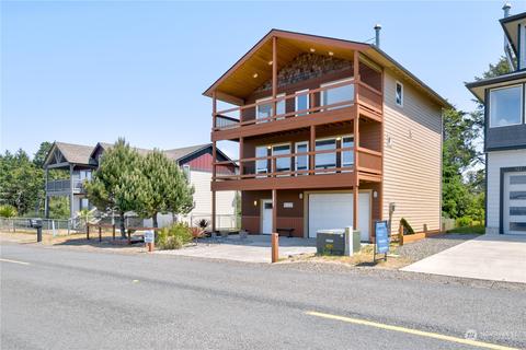 32104 J Pl, Ocean Park, WA 98640