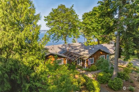 10607 Seaview Dr, Anderson Island, WA 98303