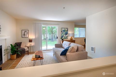 19230 Forest Park Dr NE #J129, Lake Forest Park, WA 98155