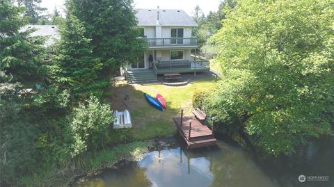 636 Island Cir SE, Ocean Shores, WA 98569