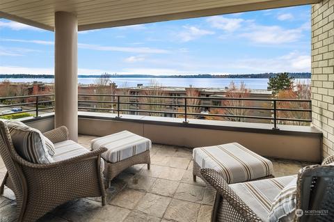 735 1st St S #203, Kirkland, WA 98033
