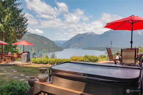 5880 N Lake Cushman Rd, Hoodsport, WA 98548