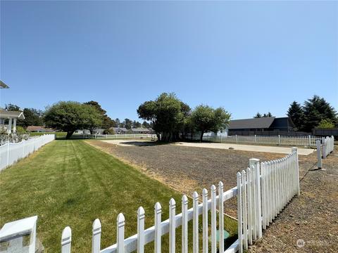 348 Canal Dr NE, Ocean Shores, WA 98569