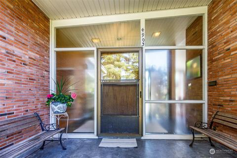 4903 SW Hill St, Seattle, WA 98116