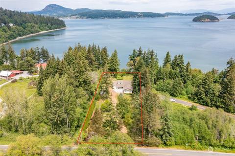 795 E Troxell Rd, Oak Harbor, WA 98277