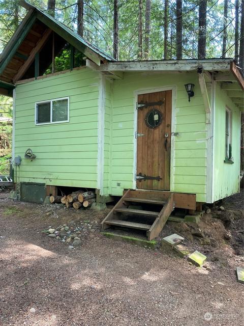 180 N Duckabush Dr W, Hoodsport, WA 98548