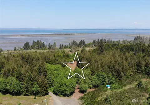 50 Daring Ln, Ocosta, WA 98520