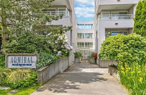 2125 California Ave SW #302, Seattle, WA 98116