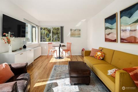 4405 SW Alaska St #201, Seattle, WA 98116