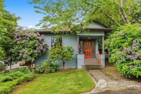 923 N 47th St, Seattle, WA 98103