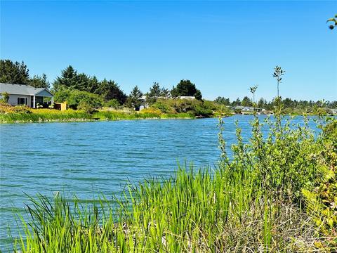 873 Pheasant Ct, Ocean Shores, WA 98569