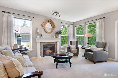 7703 Fairway Ave SE #202, Snoqualmie, WA 98065