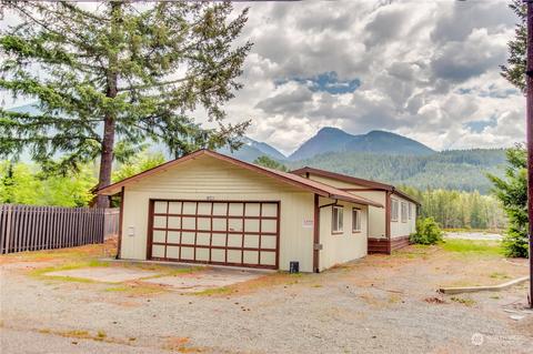 140 Maple Pl, Packwood, WA 98361