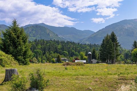 5578 Olive Rd, Deming, WA 98244