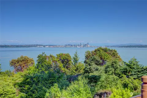 10881 Bill Point Cir NE, Bainbridge Island, WA 98110