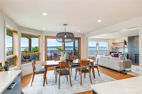 725 1st St S #201, Kirkland, WA 98033