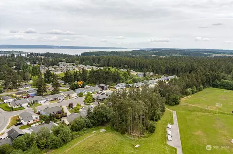 2070 SW Rosario Pl, Oak Harbor, WA 98277