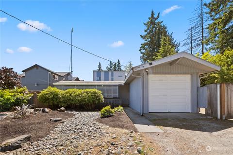 907 N 201st St, Shoreline, WA 98133