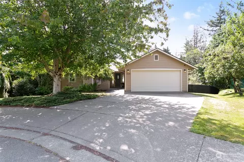 2325 Pine Cir, Ferndale, WA 98248