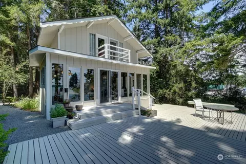 120 E Fair Harbor Ln, Grapeview, WA 98546