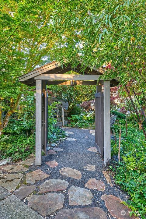 3029 NE 88th St, Seattle, WA 98115