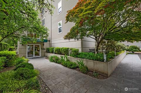 6831 NE 170th St #102, Kenmore, WA 98028