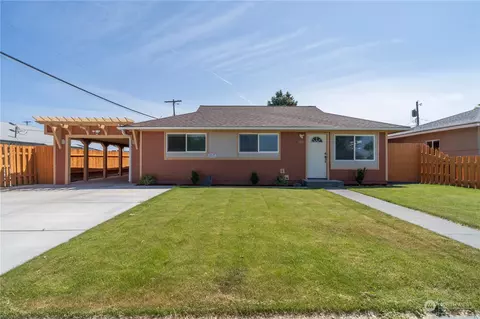 503 S Canterbury Ln, Moses Lake, WA 98837