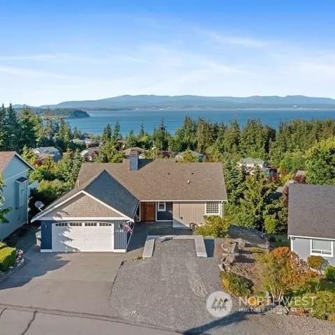 1133 Rolling Dr, Camano Island, WA 98282
