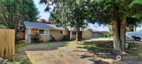 916 26th St NW, Puyallup, WA 98371