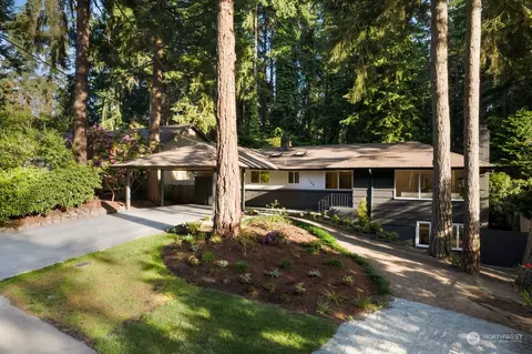 125 SW 202nd St, Normandy Park, WA 98166
