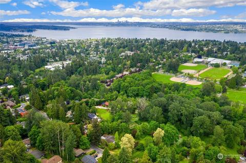 10033 111th Ave NE, Kirkland, WA 98033