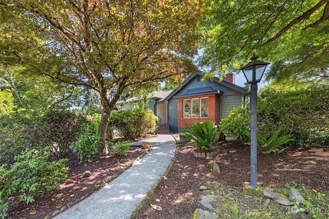 820 Maywood Ln, Fircrest, WA 98466