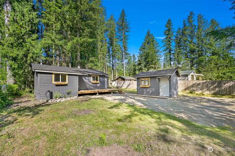 8471 Golden Valley Dr, Maple Falls, WA 98266