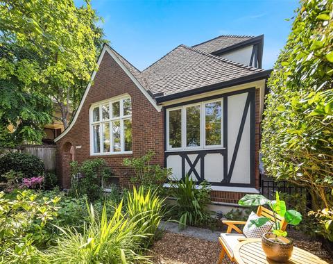 2217 Bigelow Ave N, Seattle, WA 98109