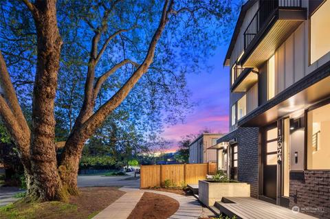 1206 N 47th St, Seattle, WA 98103