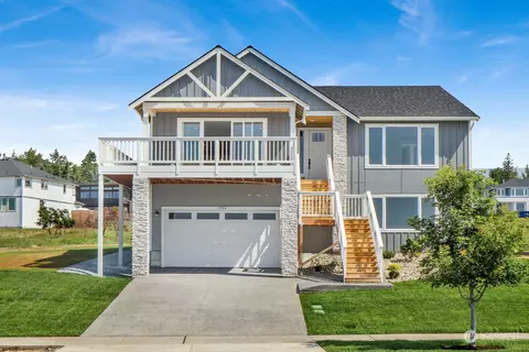 5424 Lonicera Dr, Blaine, WA 98230