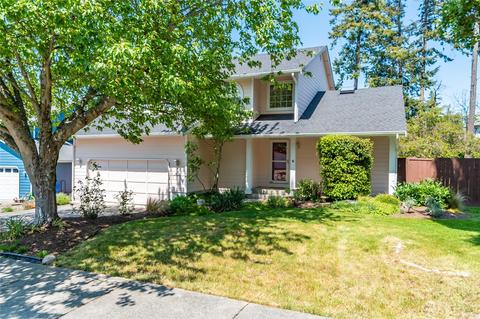 1736 SW Putnam Dr, Oak Harbor, WA 98277