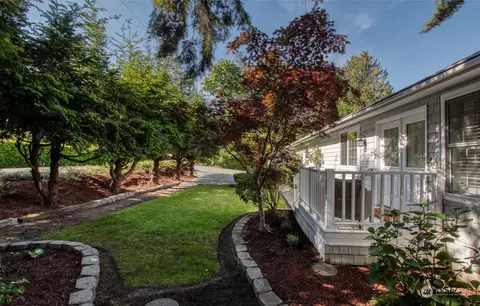 11400 Sunrise Dr NE, Bainbridge Island, WA 98110