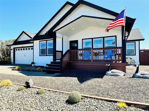 411 Sportsmens St SW, Ocean Shores, WA 98569