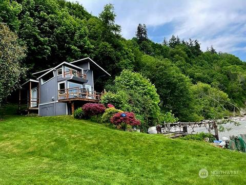7948 Possession Beach Walk, Clinton, WA 98236